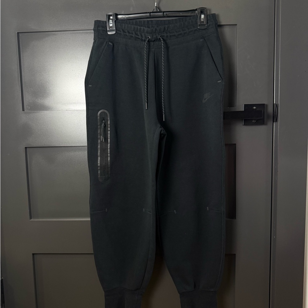 Men’s Nike Tech Fleece Black Joggers Pants Size Medium EUC